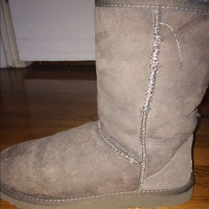 GRAY UGGS