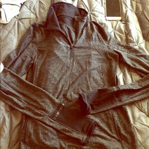 Lululemon dark gray pullover with front pockets ☮