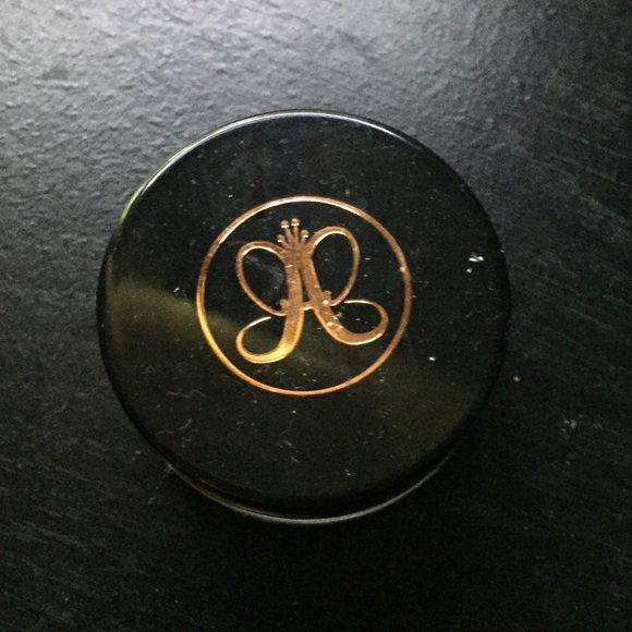 Anastasia pomade