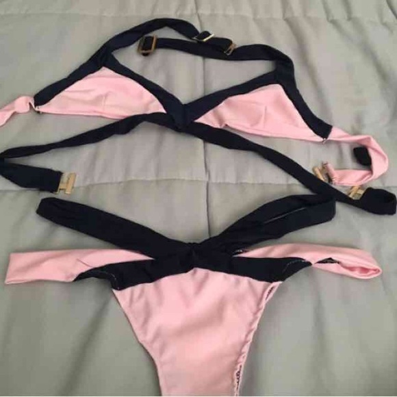 Bikini set - Picture 2 of 2