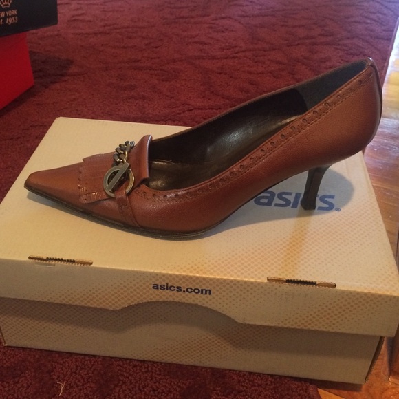 Pumps - Picture 2 of 2