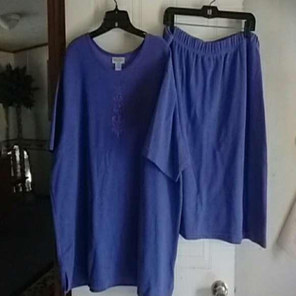 The Avenue 2 pc skirt & top set.