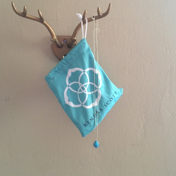 Kendra Scott necklace