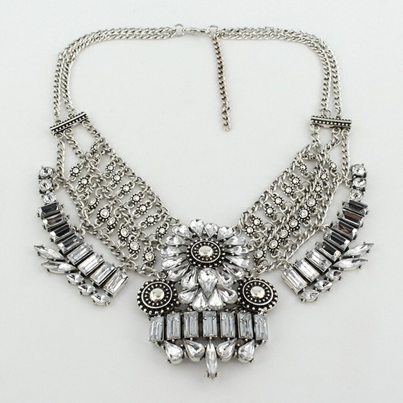 CLOSET CLOSING - Flower Statement Necklace - Picture 3 of 4