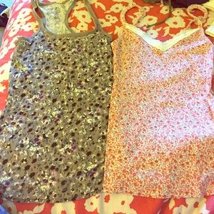 2 tank tops, size XS/S