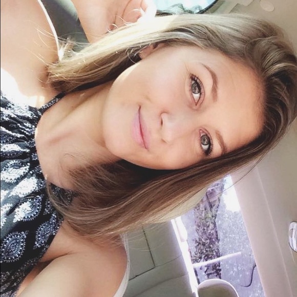 Meet your Posher, Enxhi