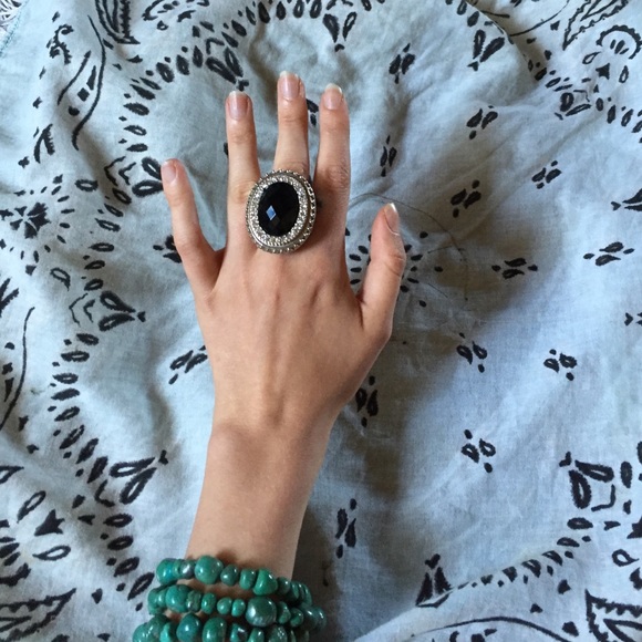 Glam costume cocktail ring, black & rhinestone 7