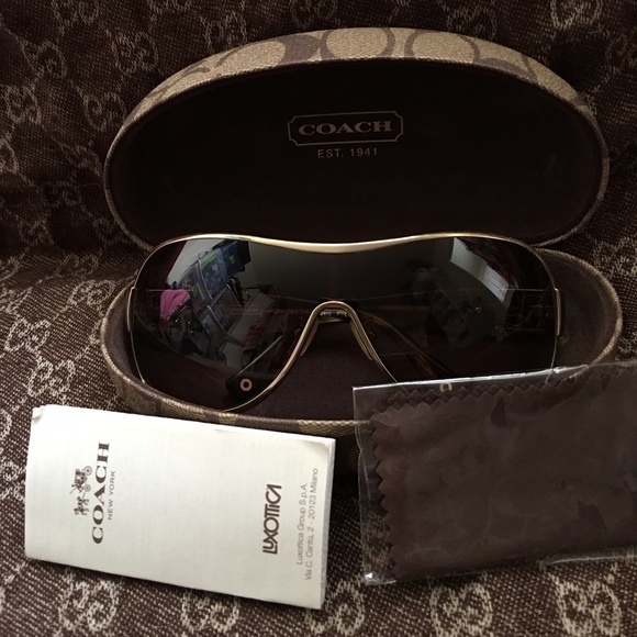 Like new coach aviator sunnies❤️❤️❤️ - Picture 1 of 2