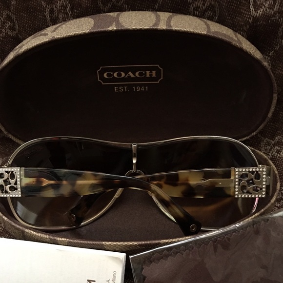 Like new coach aviator sunnies❤️❤️❤️ - Picture 2 of 2