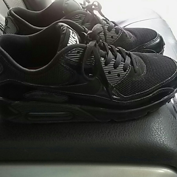 Black Nike airmax