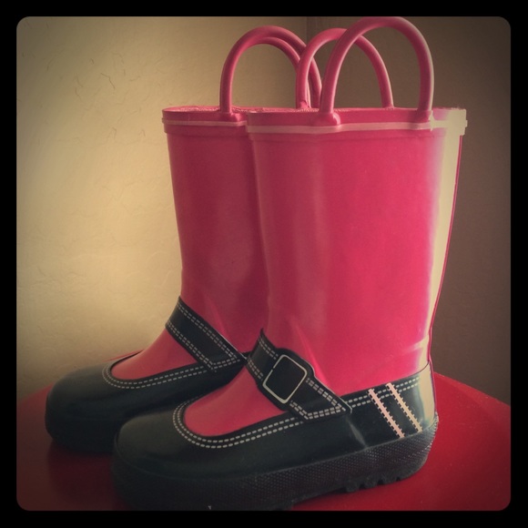 ☔️Cute rain boots for your little lady 🎀