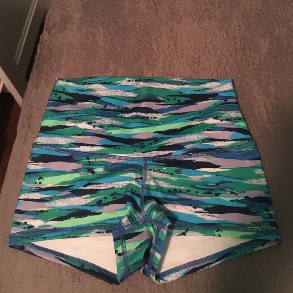 Lululemon boogie roll down shorts