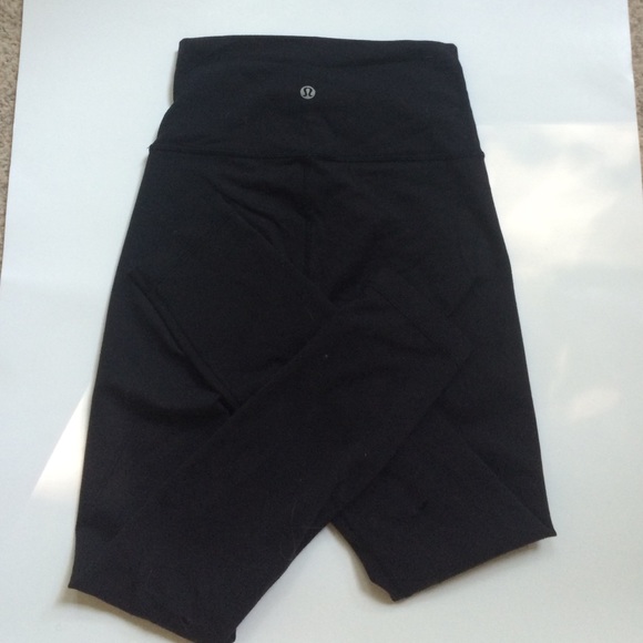 Lulu lemon leggings! Only worn, a couple of times!