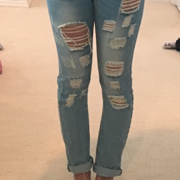 Ripped FOREVER 21 boyfriend jeans - Picture 3 of 3