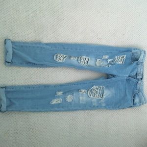 Ripped FOREVER 21 boyfriend jeans