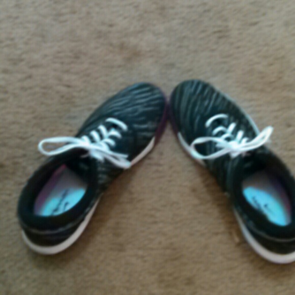 Tennis Shoes