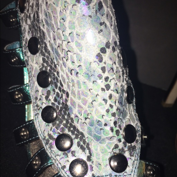 Sandals - Picture 3 of 4