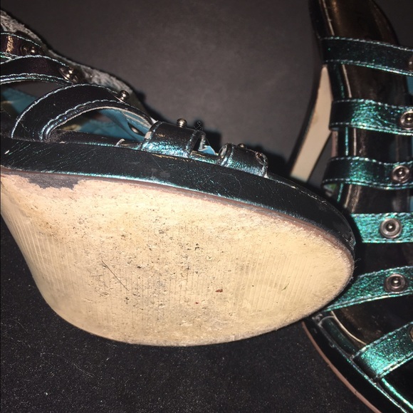 Sandals - Picture 4 of 4