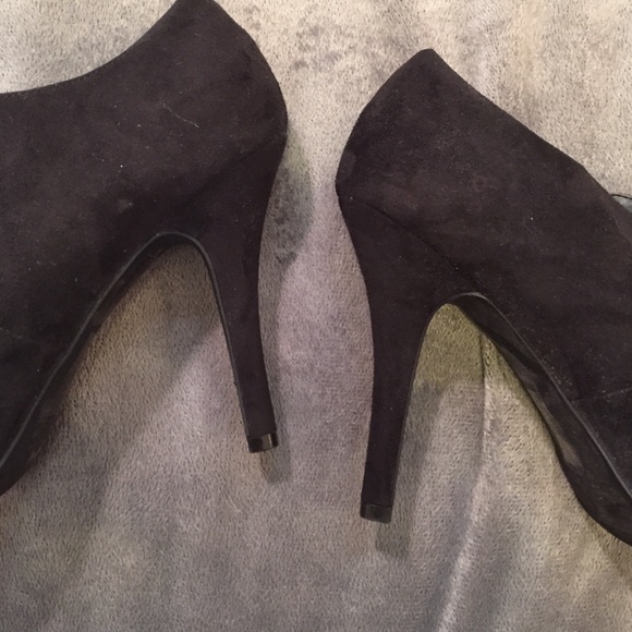 Forever 21 size 7.5 black booties - Picture 2 of 3