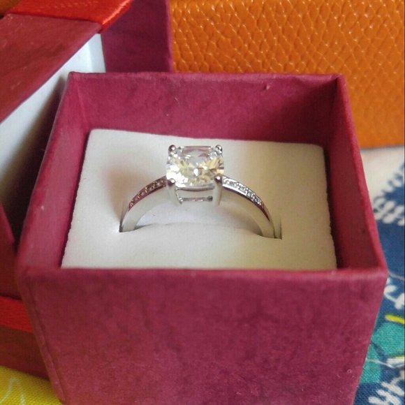 💥SOLD!💥 Silver 925 CZ Ring - Picture 2 of 3