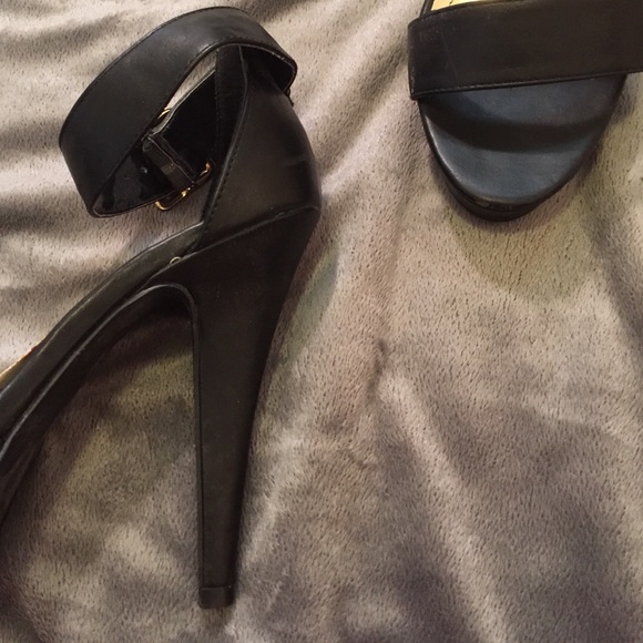Steve Madden size 7 black heels worn once - Picture 2 of 3