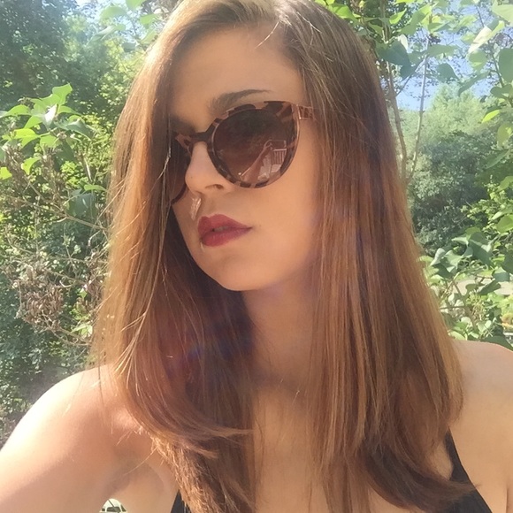 Meet your Posher, Hannah - Picture 1 of 1