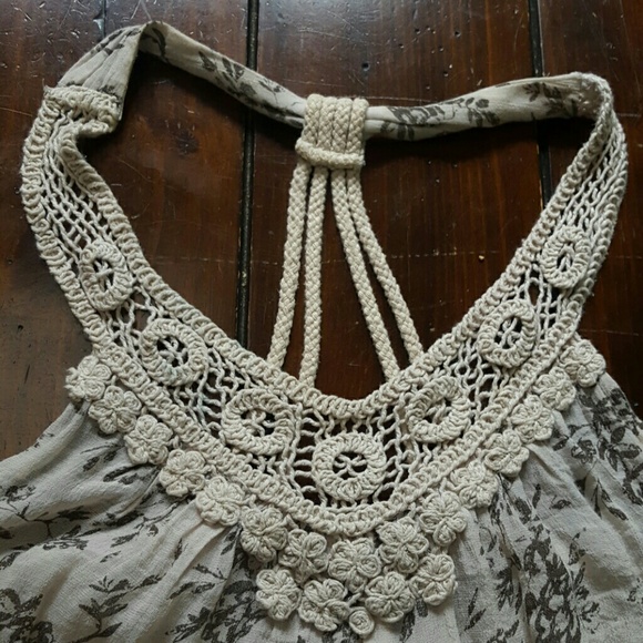 Flower Printed Top with Crochet Neck - Picture 2 of 4