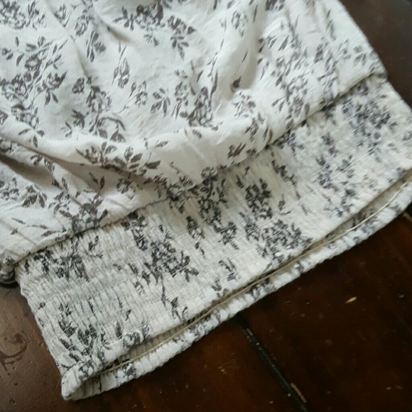 Flower Printed Top with Crochet Neck - Picture 3 of 4