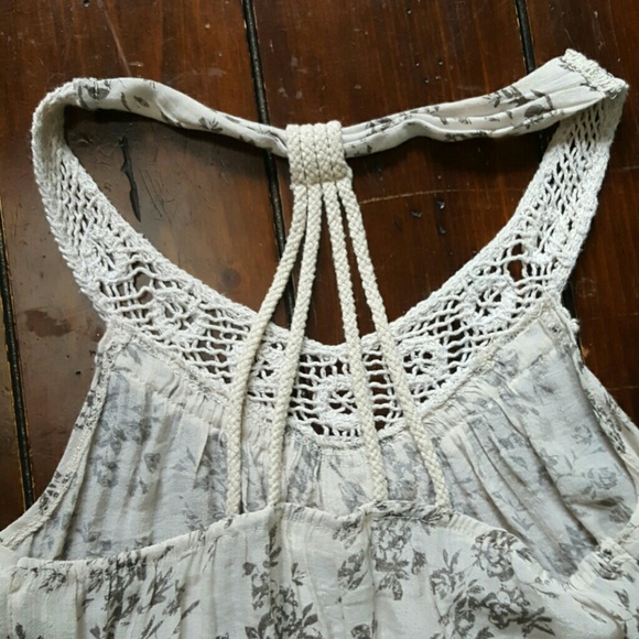 Flower Printed Top with Crochet Neck - Picture 4 of 4