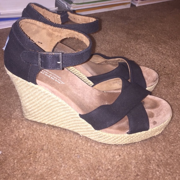 Size 7.5 black TOMS wedges!