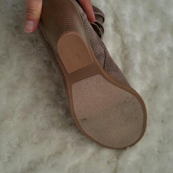 EUC size 7.5 Taupe booties - Picture 4 of 4