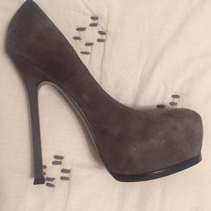 YSL "Tribtoo" Gray Suede Pump sz. 38