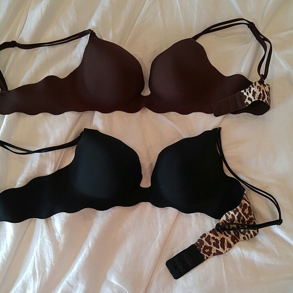 2 Victoria's Secret Very Sexy Push up bras bundle