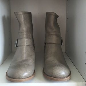 Boots - Size 6 Old Navy