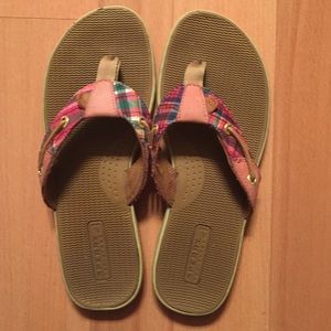 Sperry flip flops