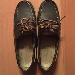 NWOT Dark brown boat shoes