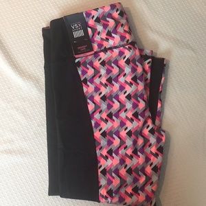 Victoria's Secret Pants - Victoria's Secret VSX Knockout Capri Yoga Pants Victoria's Secret Pants - Victoria's Secret VSX Knockout Capri Yoga Pants