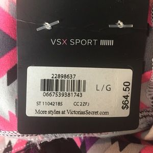 Victoria's Secret Pants - Victoria's Secret VSX Knockout Capri Yoga Pants Victoria's Secret Pants - Victoria's Secret VSX Knockout Capri Yoga Pants