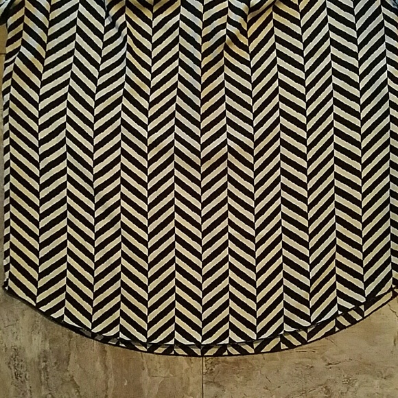 Chevron 3/4 Sleeved Blouse - Picture 2 of 4