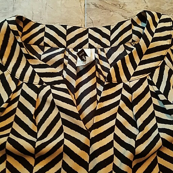 Chevron 3/4 Sleeved Blouse - Picture 4 of 4