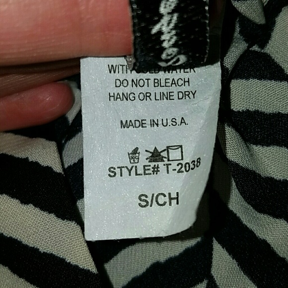 Chevron 3/4 Sleeved Blouse - Picture 3 of 4