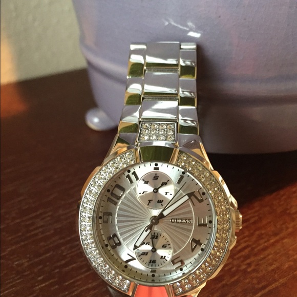 Guess silver gorgeous watch only 45 on Mer!