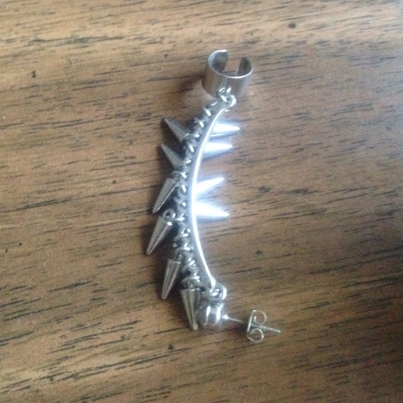 Ear cuff. NEVER WORN