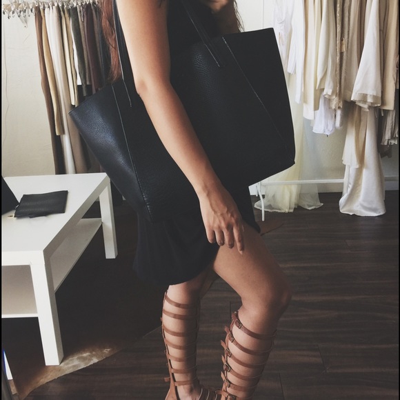 N e w • Minimalist Carry-All Tote • - Picture 2 of 4