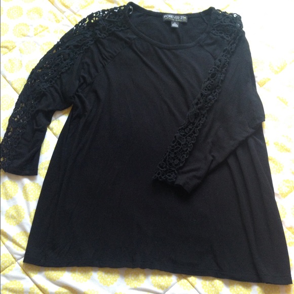 1X black lace sleeve top - very soft!
