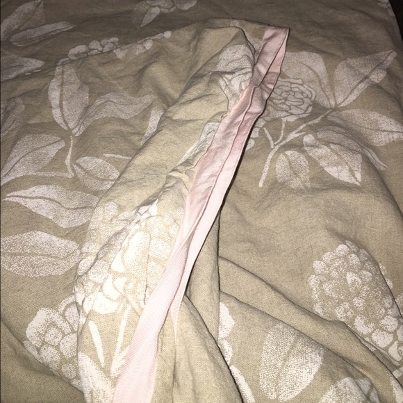 Gorgeous queen size duvet cover tan & pink trim