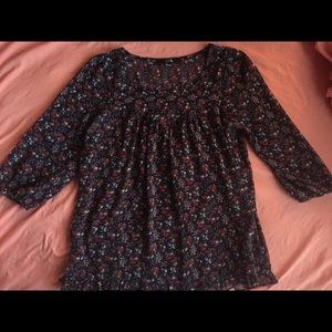 Super cute floral 3/4 sleeve blouse