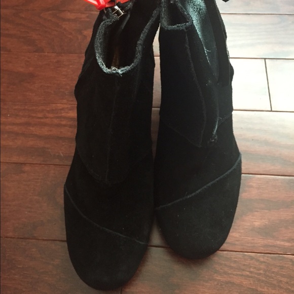 LAST ONE! Ankle length black TOMS wedge booties