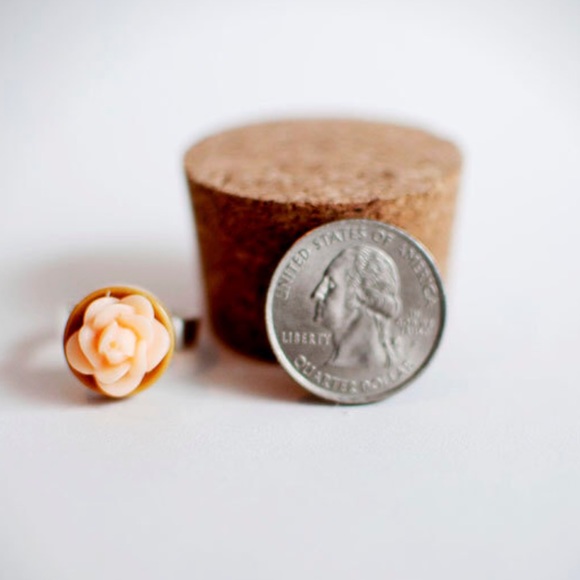Petit statement ring - Picture 3 of 4