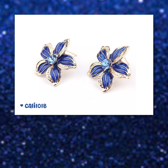 JUST IN🆕Blue Frosted Flower Necklace Earring Set - Picture 4 of 4